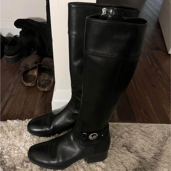 Michael Kors leather boots - Picture 2 of 3